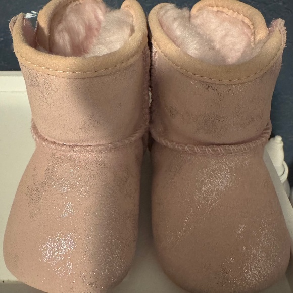 Ugg Australia Baby Pink Jesse Bow - Picture 1 of 3